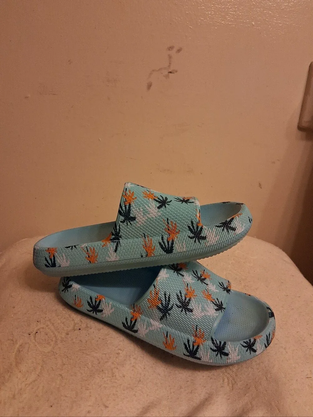 Kids Light Blue Tropical Palm Slide Sandals similar to Crocs EU Size 34, US 2